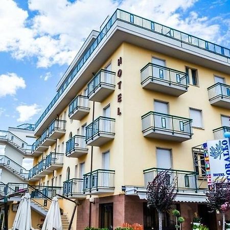 Hotel Corallo จูเลียโนวา ภายนอก รูปภาพ