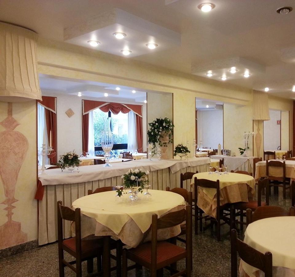 Hotel Corallo จูเลียโนวา ภายนอก รูปภาพ