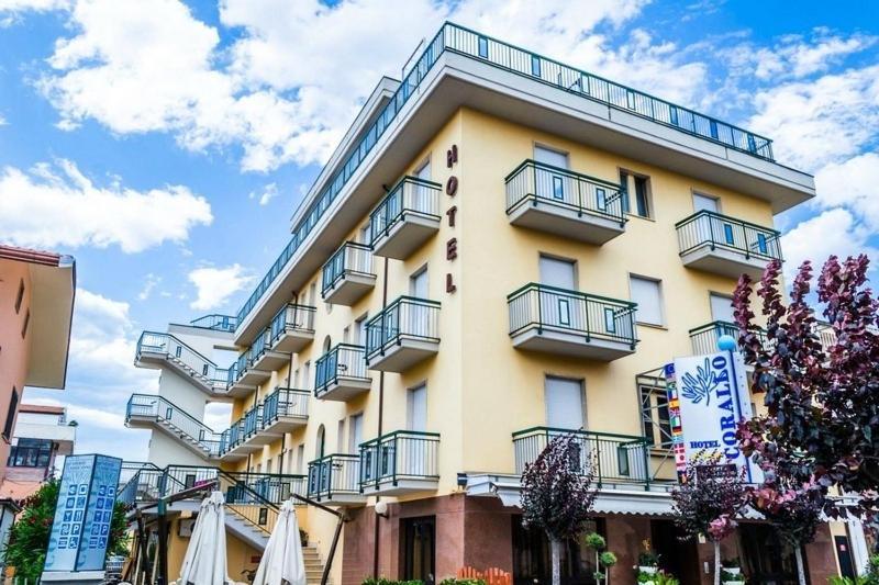 Hotel Corallo จูเลียโนวา ภายนอก รูปภาพ